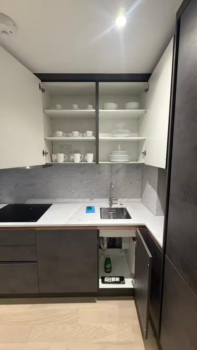 Two Bedrooms Luxuries Apartment, 69 Colts Village C — photo 9