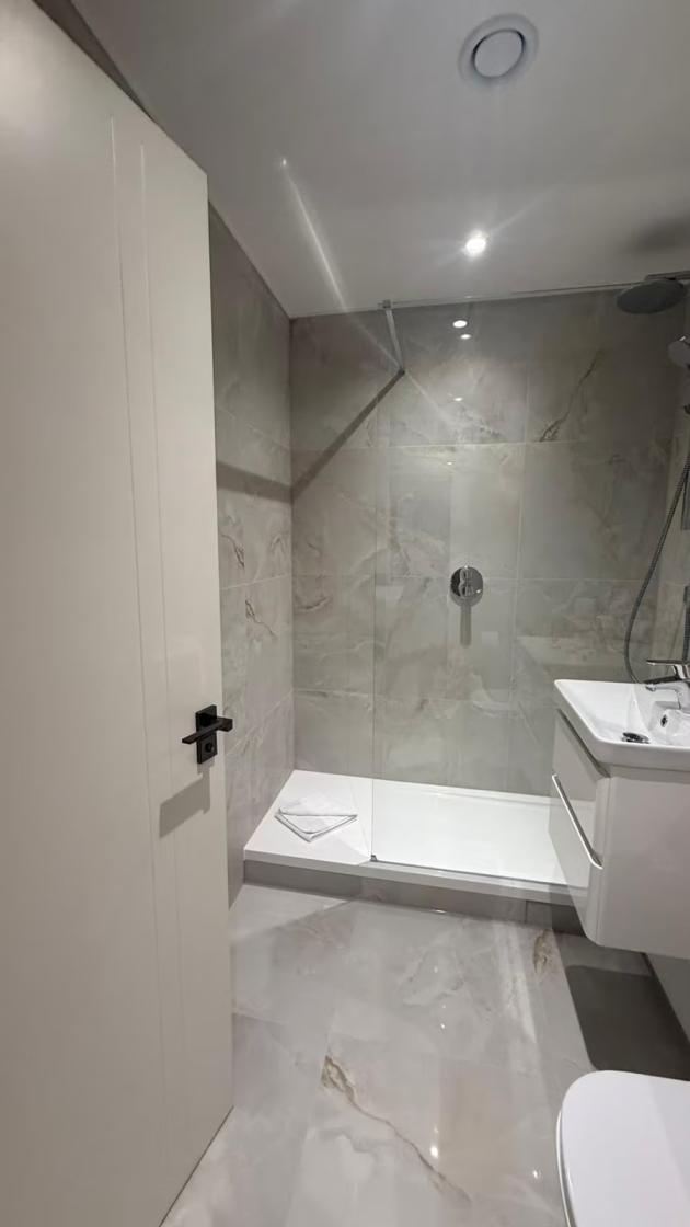 Two Bedrooms Luxuries Apartment, 69 Colts Village C — photo 14