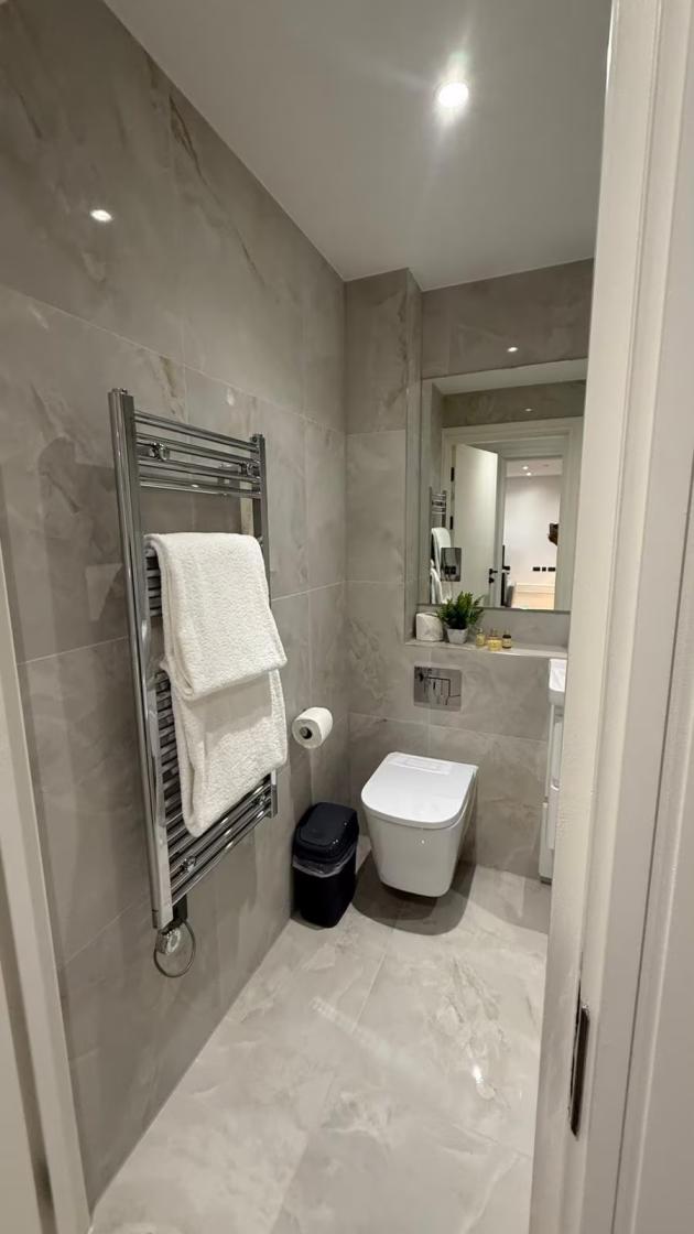 One Bedroom Luxuries Apartment,70 Colts Village C — photo 7