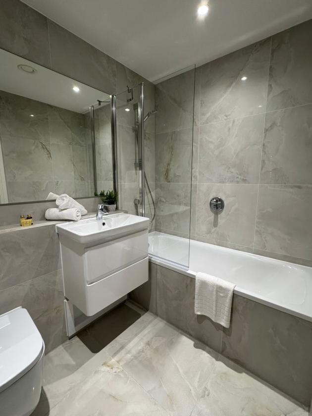 One Bedroom Luxuries Apartment,70 Colts Village C — photo 9