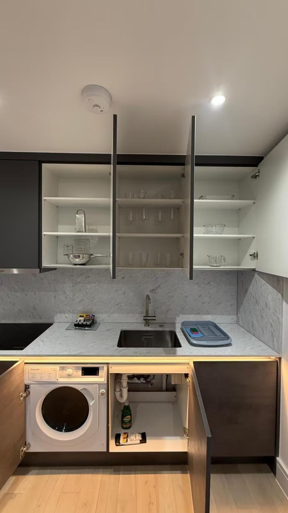 One Bedroom Luxuries Apartment,70 Colts Village C — photo 12