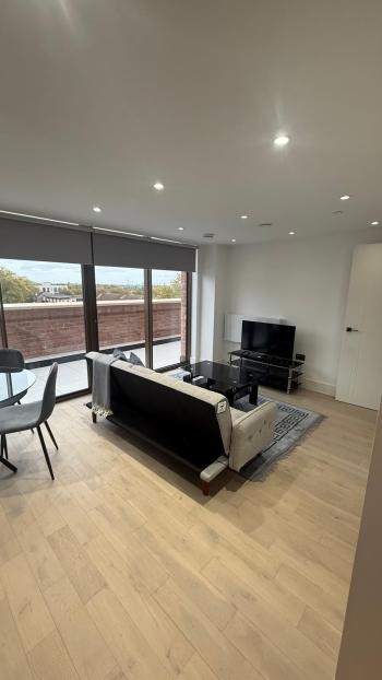 One Bedroom Luxuries Apartment, 77 Colts Village C — photo 3