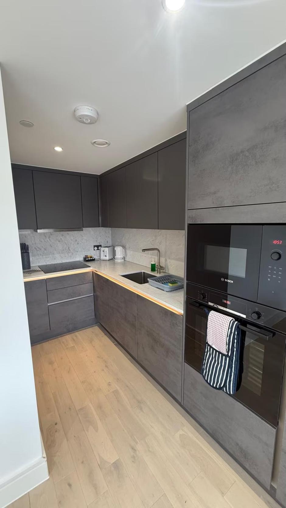 One Bedroom Luxuries Apartment, 77 Colts Village C — photo 7