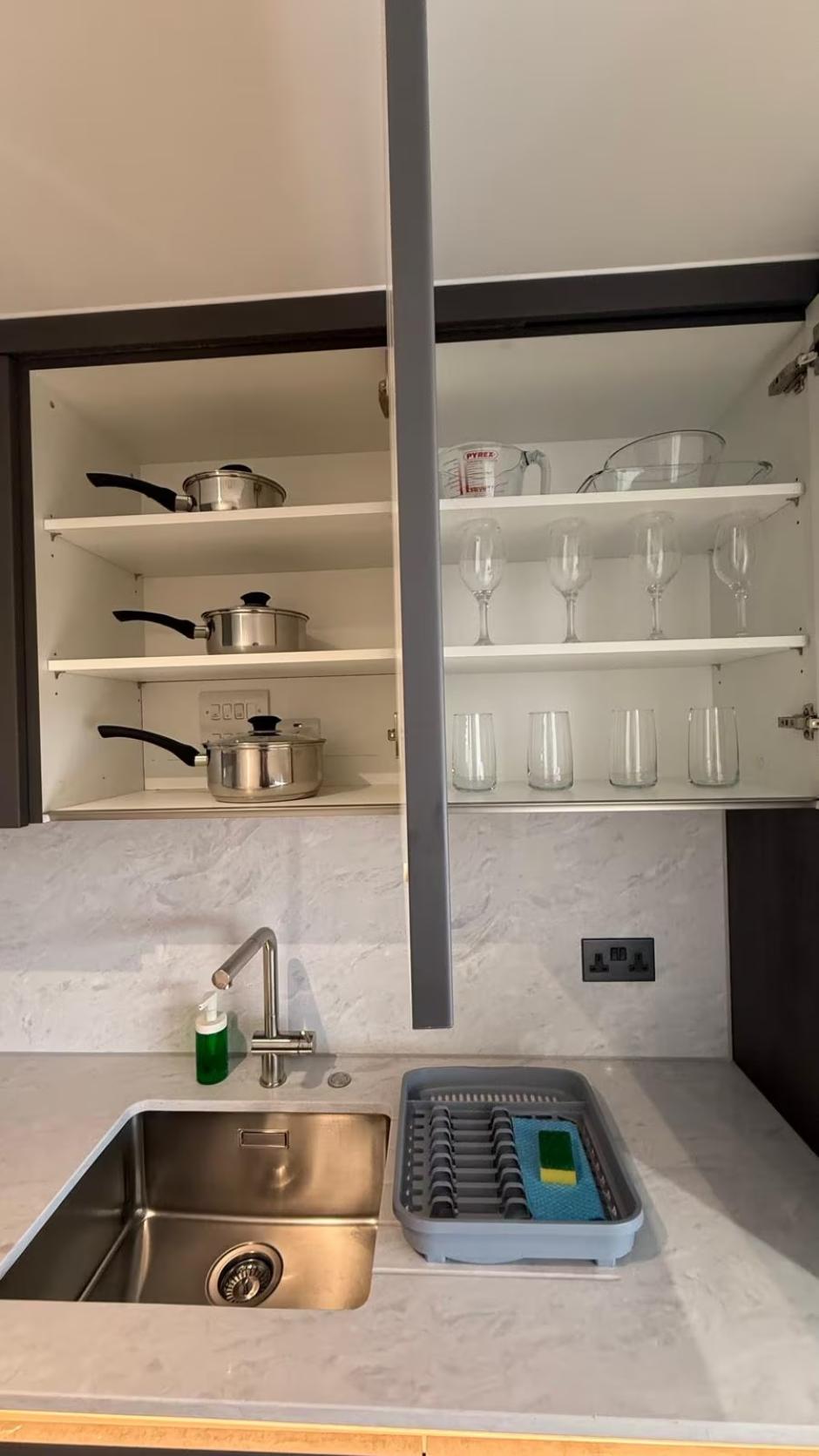 One Bedroom Luxuries Apartment, 77 Colts Village C — photo 8