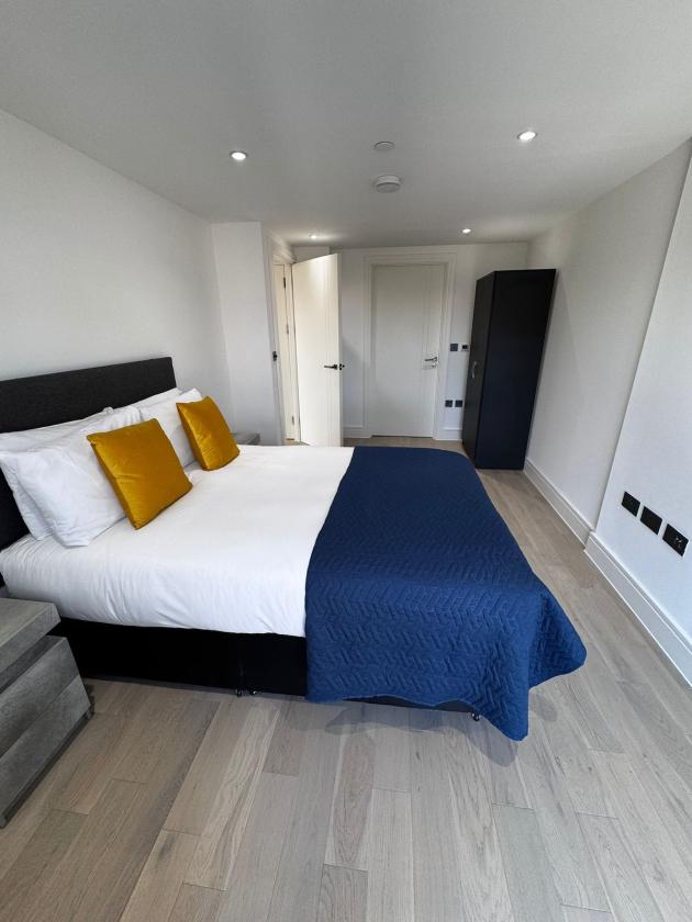 Penthouse ,Three Bedrooms Luxuries Apartment, 78 Colts Village C — photo 13