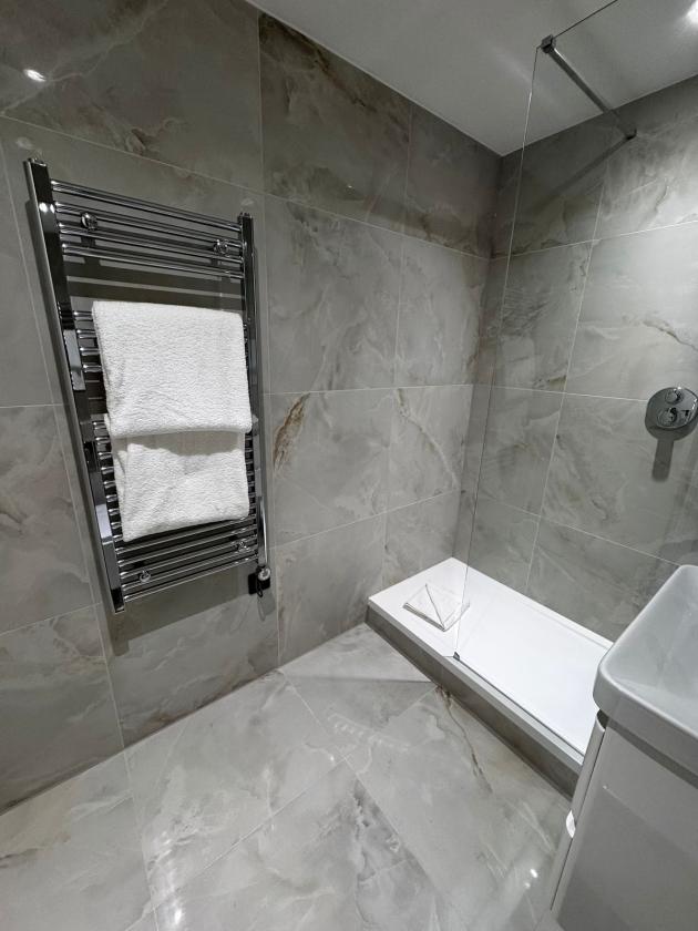 Penthouse ,Three Bedrooms Luxuries Apartment, 78 Colts Village C — photo 16