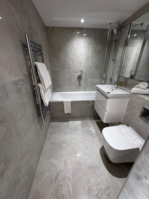 Penthouse ,Three Bedrooms Luxuries Apartment, 78 Colts Village C — photo 17