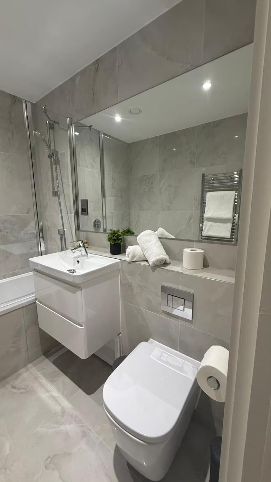 Penthouse ,Three Bedrooms Luxuries Apartment, 78 Colts Village C — photo 19