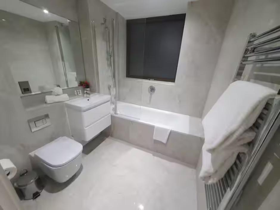 Three Bedrooms Luxuries Apartment, 81 Colts Village C — photo 7