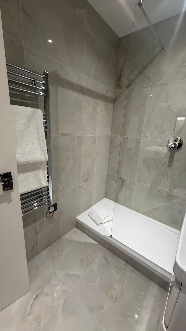 Two Bedrooms Luxuries Apartment, 59 Colts Village C — photo 9