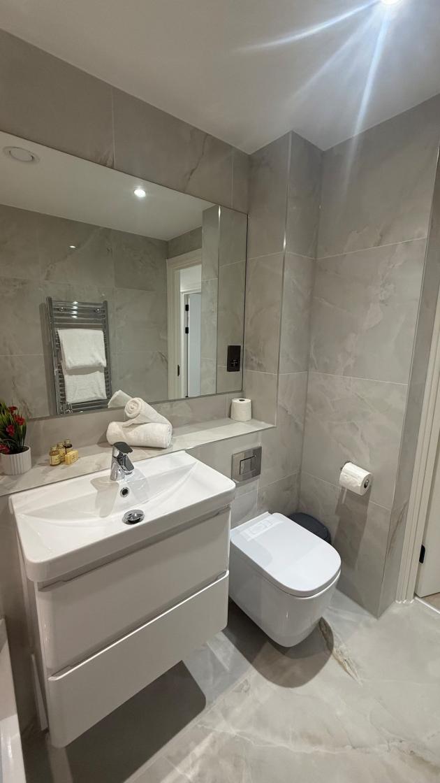 Two Bedrooms Luxuries Apartment, 59 Colts Village C — photo 11