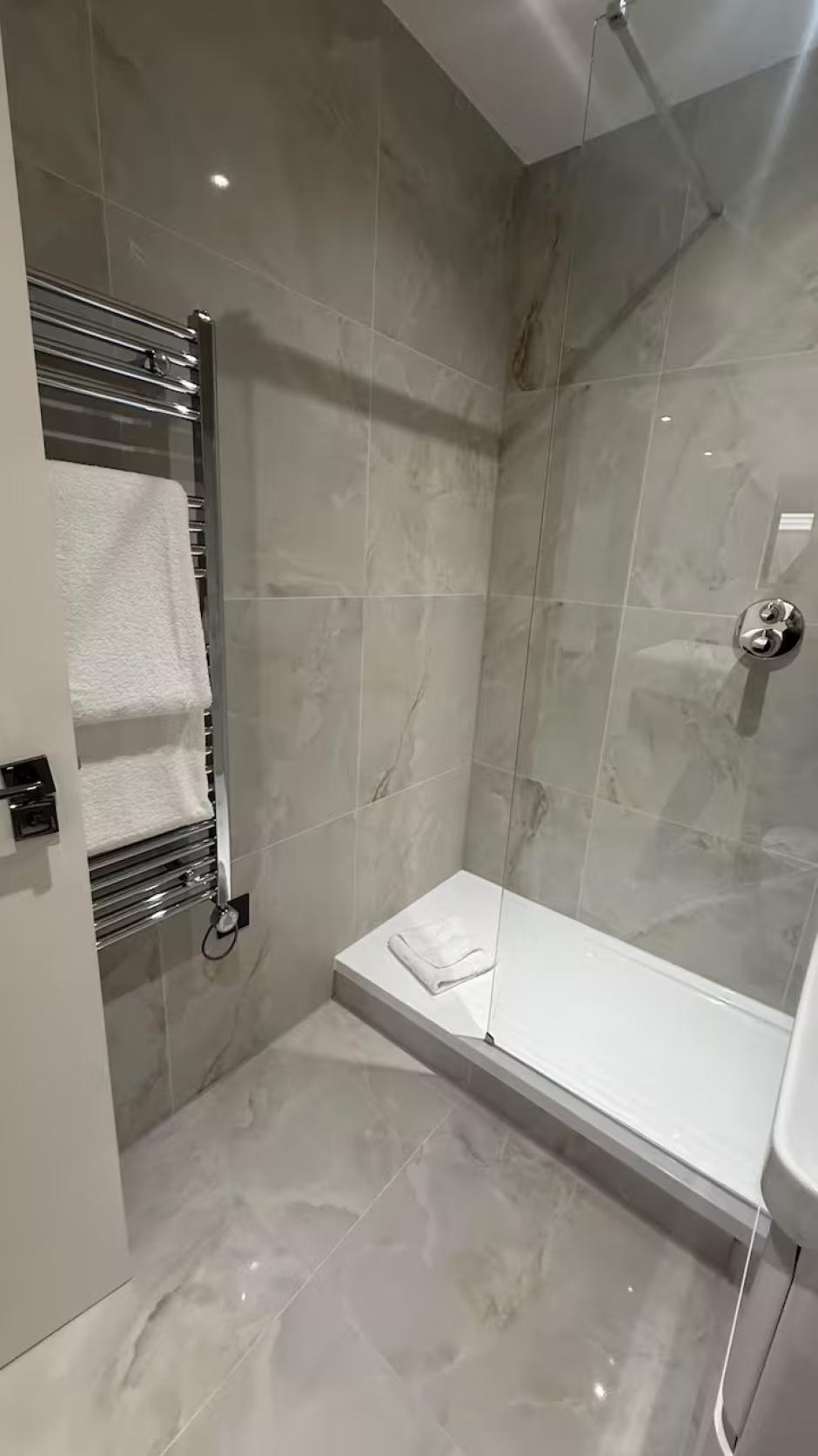 Two Bedrooms Luxuries Apartment, 59 Colts Village C — photo 14