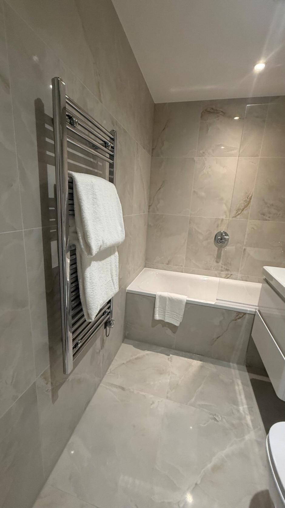 Two Bedrooms Luxuries Apartment, 59 Colts Village C — photo 18