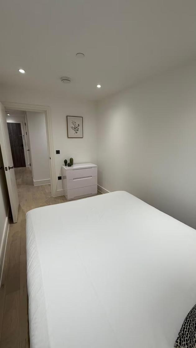 Two Bedrooms Luxuries Apartment,61 Colts Village C — photo 10