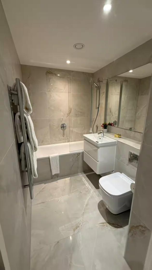 Two Bedrooms Luxuries Apartment, 64 Colts Village C — photo 8