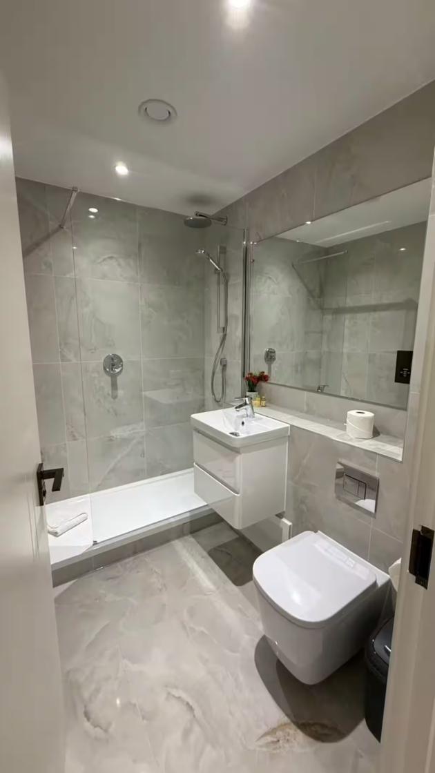 Two Bedrooms Luxuries Apartment, 64 Colts Village C — photo 9