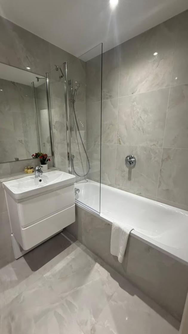 One Bedroom Luxuries Apartment, 65 Colts Village C — photo 6