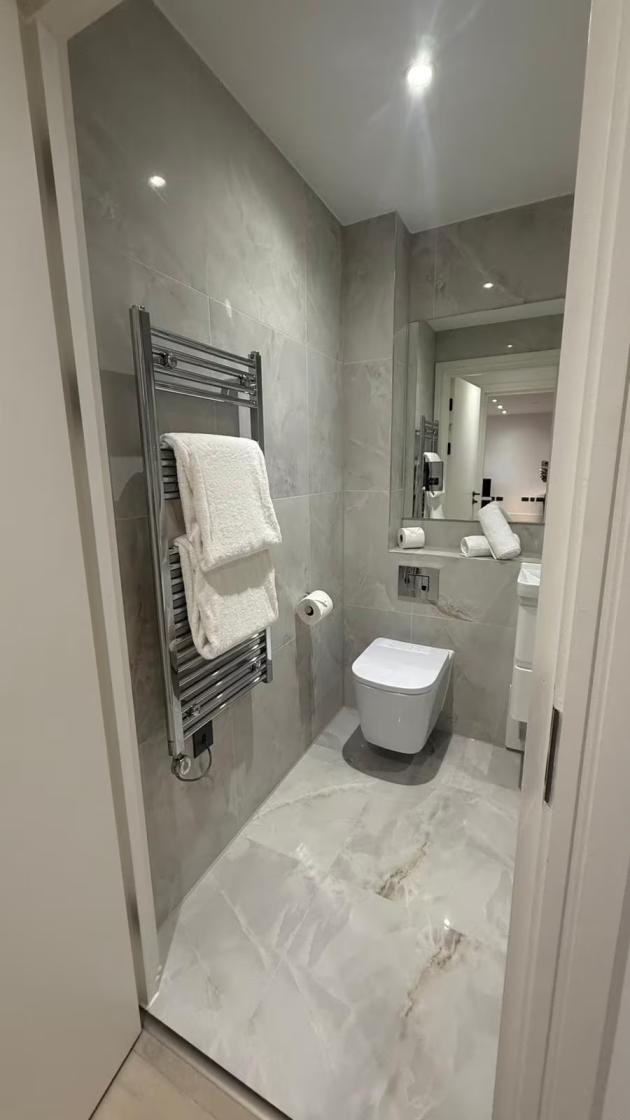 One Bedroom Luxuries Apartment, 65 Colts Village C — photo 7